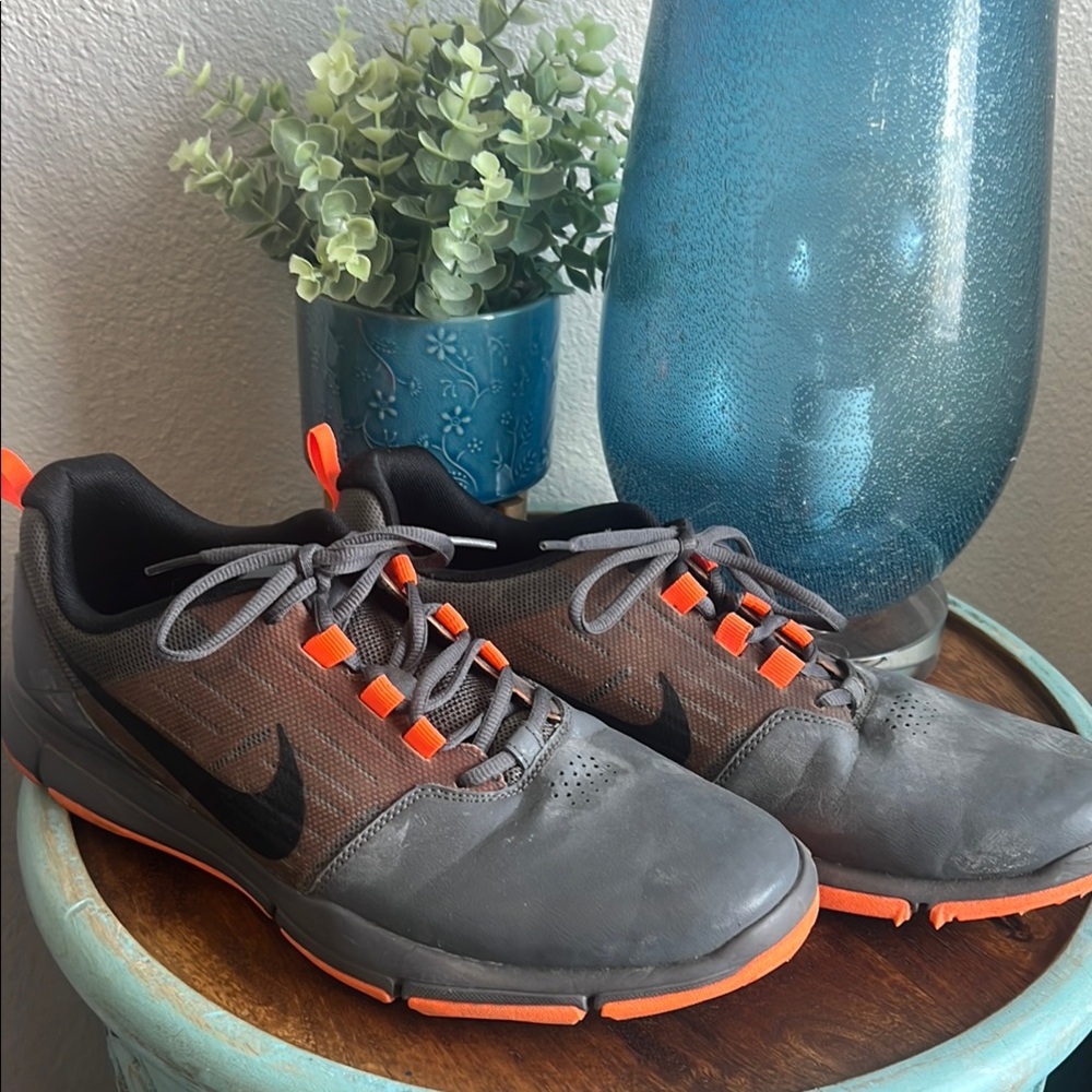 Nike Gray and Orange Athletic GOLF ⛳️ Shoes with Suede Upper